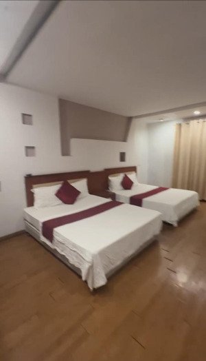 cho thuê nhà nghỉ đình thôn thiên hiền dt 70m2 x 5 tầng chia 8 phòng thang máy đầy đủ đồ