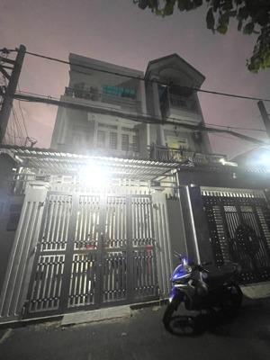 nhà 3 tầng lô góc ngang 5.3m hiếm 7.35 tỷ