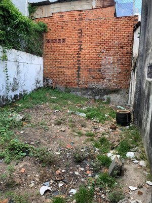 bán đất tặng nhà c4 102m ngang 9,3m nở hậu linh chiểu, thủ đức 6 tỷ