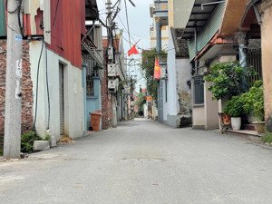 vĩnh thọ - hương mạc- từ sơn - bắc ninh diện tích: 47,4m2 , 52,8m
đường: 2 ô tô tránh nhau