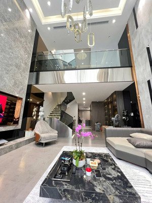 siêu phẩm nguyễn chí thanh, quận ba đình. 99m2x6 tầng thang máy. gara oto, gần phố, full nội thất.