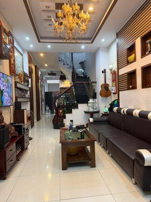 bán nhà đẹp 3tầng mặt tiền hàn mạc tử p.7 vũng tàu giá 9,5 tỷ khu dân trí an ninh cực đẹp