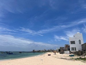 5,4 tỷ - sở hữu ngay lô đất mặt biển cát trắng 217m2 thổ cư tại long hải phú quý