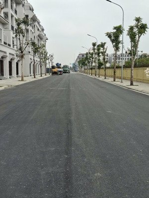 chính chủ cần tiền cắt lỗ bán liền kề vin cổ loa