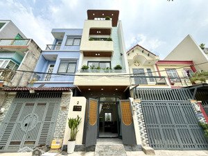 nhà ngay bên chợ cầu đồng, dt:4x13m, trệt, 3 lầu, 4pn, p.thờ, sân thượng, hướng tây nam, 6.1 tỷ