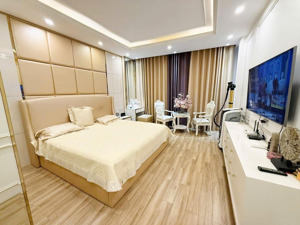 [hiếm] bán nhà phú thượng 35m2*6t, mt5m, ô tô đỗ cửa, nhà mới ở ngay, sát ciputra, đoạn đẹp, 8.8 tỷ