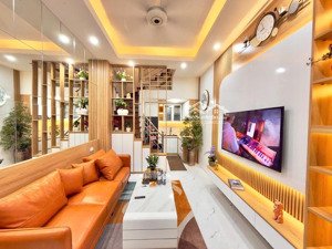 hot! bán nhà cầu giấy_ sát phố - lô góc_ngõ thông, kinh doanh -35m2 -5 tầng- 10 tỷ hơn