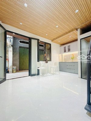 b.án nhà đẹp 3 tầng vô ở ngay trung tâm q8 , quận 1- chỉ nhỉnh 2 tỷ.
