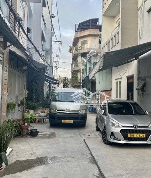 nhà 40m2 hẻm rộng 6m bao đẹp gần ngã tư bốn xã giá chỉ 2,99 tỷ