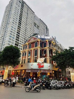 hiếm! cho thuê nhà mặt phố lạc long quân ,dt 500m2 x 5t, mt lô góc 50m - kd mọi mô hình.