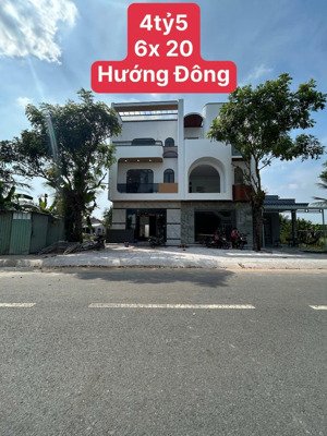 bán nhà mới xây 6x20 1 trệt 2 lầu có 5pn, 4wc, giá 4,5 tỉ khu dân cư cầu tràm, rạch kiến tây ninh