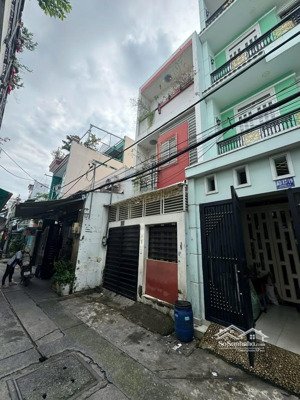 sale sập sàn nhà 5 d bình tân 4* 14 m trệt 2 lầu sân thượng chốt 5,5 tỷ