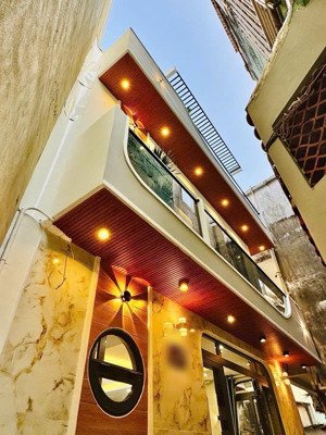 võ thị sáu p tân định quận 1 -3 tầng -ngang 6,6 m -3 phòng ngủ - 8,35 tỷ