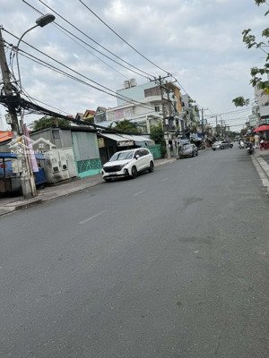 đất vàng p14 q8 - nhà cũ dt lớn - 143m2 - đường 8m - cách mt 30m - chỉ 7 tỷ (tl)