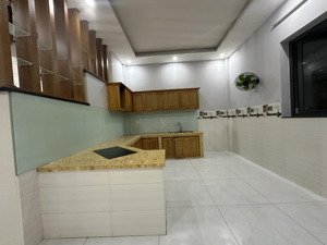 linh đông- đường số 24- 100m2- nhà 3 tầng- xe hơi ngủ trong nhà- 7,5ty