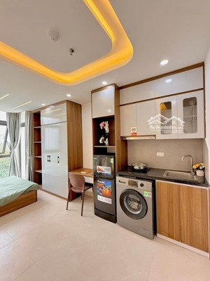 bán tòa chdv mặt phố nam từ liêm 8 tầng thang máy dòng tiền 160tr/tháng