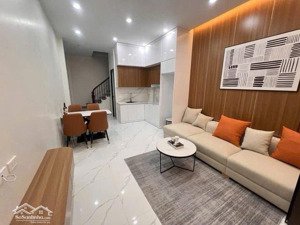 bán nhà chỉ 10,5 khu phân lô ngay đầu phố chiến thắng, sát hv mật mã, văn quán, hà đông,ô tô đỗ cửa