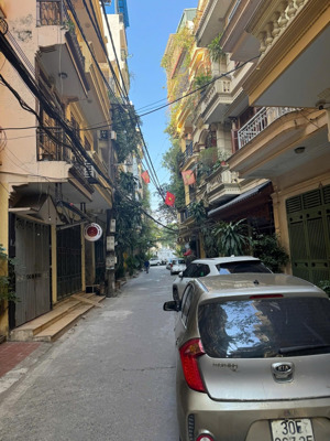 trần quốc hoàn - 19.8 tỷ- 50m2 - 5 - tầng - mt5.2m - ô tô thông kinh doanh - gần phố - qh ổn định