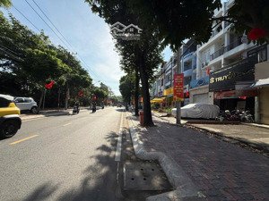 lô đất đẹp ngay sát đường linh trung, khu vực sầm uất đầy đủ tiện ích giá chỉ 6,8 tỷ