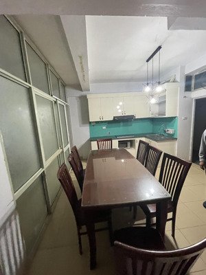 cho thuê căn hộ tập thể tầng 1 ngõ 120 hoàng quốc việt 70m2 2 ngủ 2 vs đẹp tiện lợi. lh 