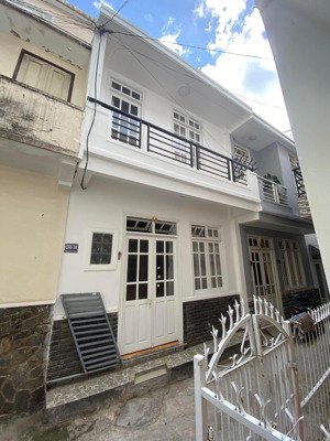 cho thuê nhà 3 tầng hẻm 233 phan đình phùng giá 8tr