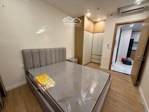 chính chủ cần cho thuê nhanh căn hộ dockland dt 106m2, 3pn, 2wc, giá 13tr căn góc 