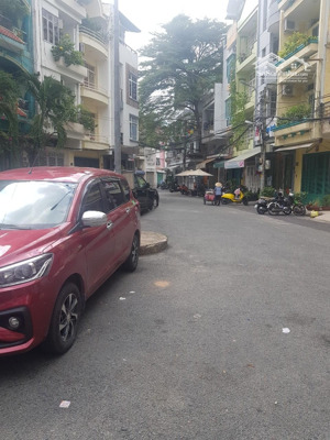 bán nhà hxh 8m đường thành thái quận 10 dt:10x12m vuông vức cn:112m2 giá chỉ 20.5 tỷ.