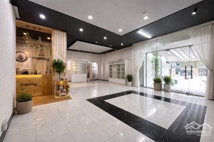 nhỉnh 10tr,60m2,cho thuê mặt bằng đẹp tầng trệt toà nhà mặt tiền huỳnh tấn phát,quận 7