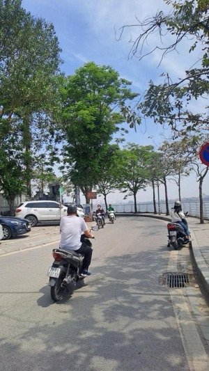 võng thị - trích sài - 80m2 6 tầng thang máy - 50m ra hồ tây - dòng tiền khủng 800tr/năm