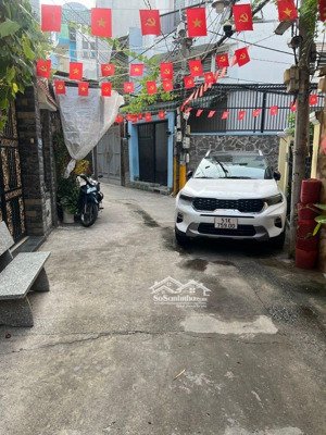 bán nhà 2 tầng - cách q4 cây cầu - đối diện đh tài chính - ở - cho thuê - đầu tư đều tốt