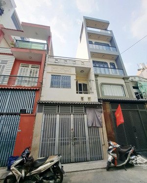 bán nhà riêng tại đường chiến lược, giá 4,65 tỷ, diện tích 40m2, 2pn, 2wc