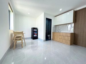 cho thuê chdv cát lái gần citisoho, 1pn 1pk siêu rộng 40m2 có thang máy giá 4tr8 full nt