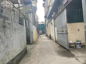 Bán 41,5m đất tổ 10 Thạch Bàn, tặng nhà cấp 4 có thể ở được ngay, nhà gần trường, chợ