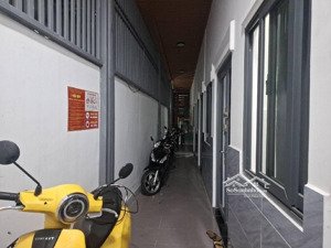 hot..nhà mới giá rẻ nhất khu vực ngang gần 8m. có dòng tiền sẵn