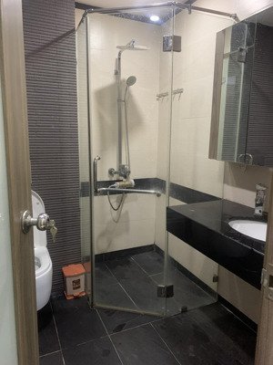 cho thuê cc 3pn 2wc tại vinhomes d''capitale, 100m2, liên hệ xem nhà 