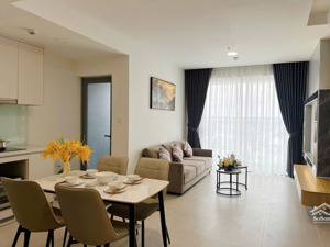 cần cho thuê nhanh căn 2pn full nt 83m2 - tầng cao view lm81 - sẵn pass xem nhà 24/7