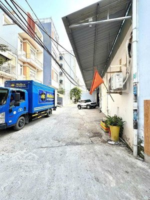 bán đất tặng nhà, dt 90m2, mặt tiền 4.5m, xây dựng tự do, huỳnh tấn phát, gần phú mỹ hưng