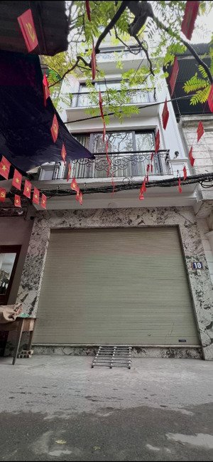 nhà hiếm, đẹp ô tô đỗ cửa. 7 tầng thang máy- 37m2 - 17.9 tỷ