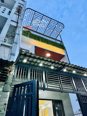 nhà 57m trần não, thủ đức xây 1 trệt 1 lầu. giá 3.55 tỷ, sổ sẵn. hẻm 5m, có hd thuê 12tr/tháng