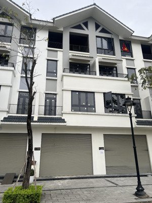 anh chị tôi cần bán căn lk đông dương mặt vườn hoa đông nam 95 m. giá rẻ .cần bán ( hinode )