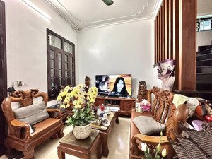 bán nhà dân phố nguyễn văn cừ 65m², 3 tầng, 4 ngủ, full nội thất đẹp, giá chỉ 13.5 tỷ