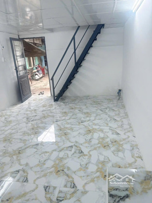 bán nhà 4x6m, 1 lầu, giấy tờ tay hẻm 3m đường cao lỗ, p4, q8. lh 