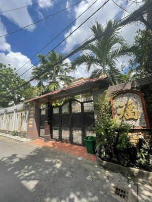 cần bán 13x30m nhà cấp 4 tiện xây mới - khu biệt thự hòa hưng - phường 12 - quận 10. lh 