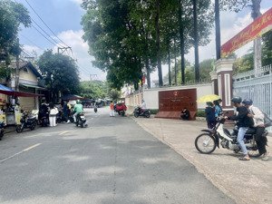 dãy trọ 14 phòng ngay đh viện kiểm sát dòng tiền 25tr/tháng _ 127,5m2 lê văn việt đương oto thông