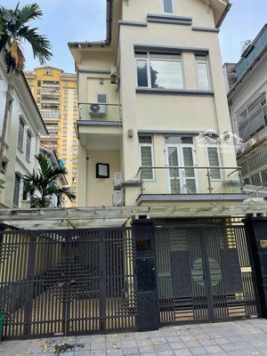 cho thuê biệt thự mỹ đình. dt 115m, xd 75m, 4 tầng, mặt tiền 8m, điều hoà đầy đủ. giá 33 triệu