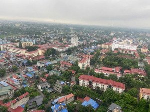 bán căn 2pn tòa e đầy đủ nội thất, sẵn sổ sang tên. giá 2,2 tỷ bao phí