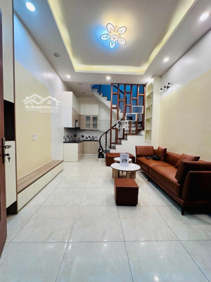 hiến nhà bán phố hào nam, 100m ra mặt phố, ngõ thông 3 gác, dân trí cao, 33m2x5tầng, 10tỷ96