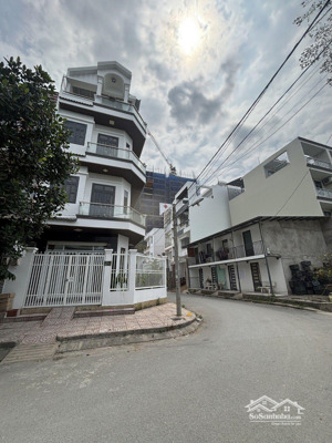 lại lên siêu phẩm góc 2 mặt tiền. ngang 6,8m. đường 12m. phước kiển nhà bè. có 8.9 tỷ thôi.