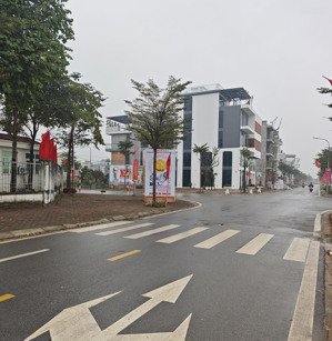 bán 96m2 đất lô góc khu đấu giá huỳnh cung ( đại thanh ) vỉa hè, kinh doanh, ô tô tránh, giá 21 tỷ