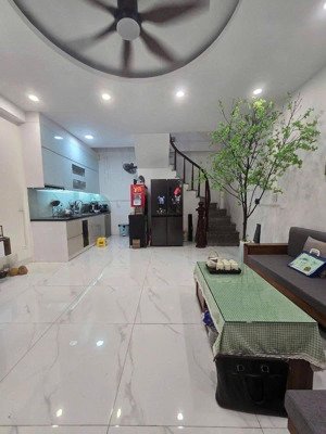 bán nhà đẹp phố cát linh 37m2 thông sàn, mặt tiền 4.4m, hàng xóm văn miếu